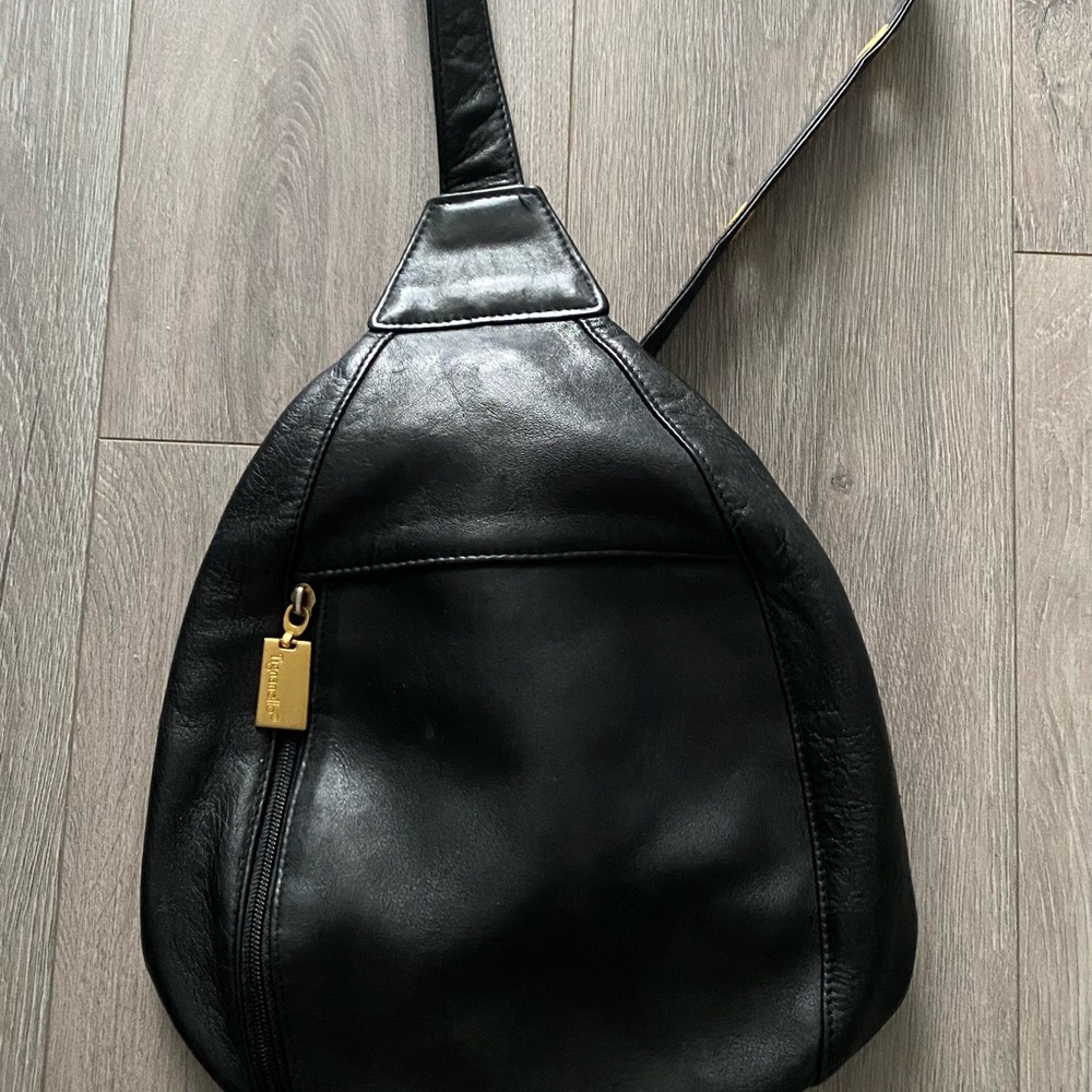 Tignanello Black Leather Backpack Sleek Design